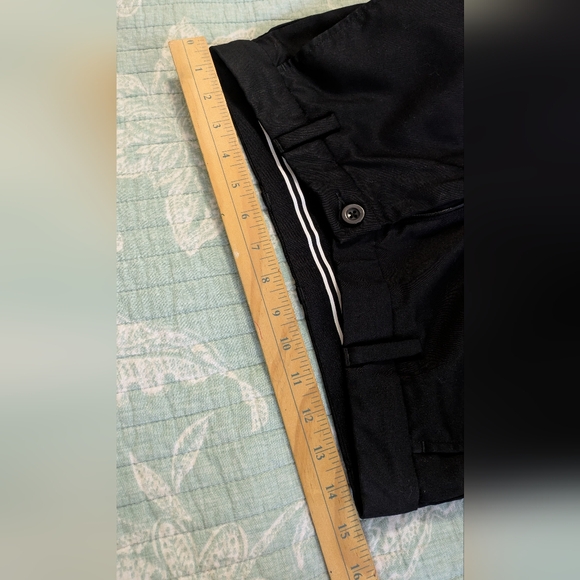Amazon essentials Men's Black Pants. Slim 30x30". - Picture 7 of 7